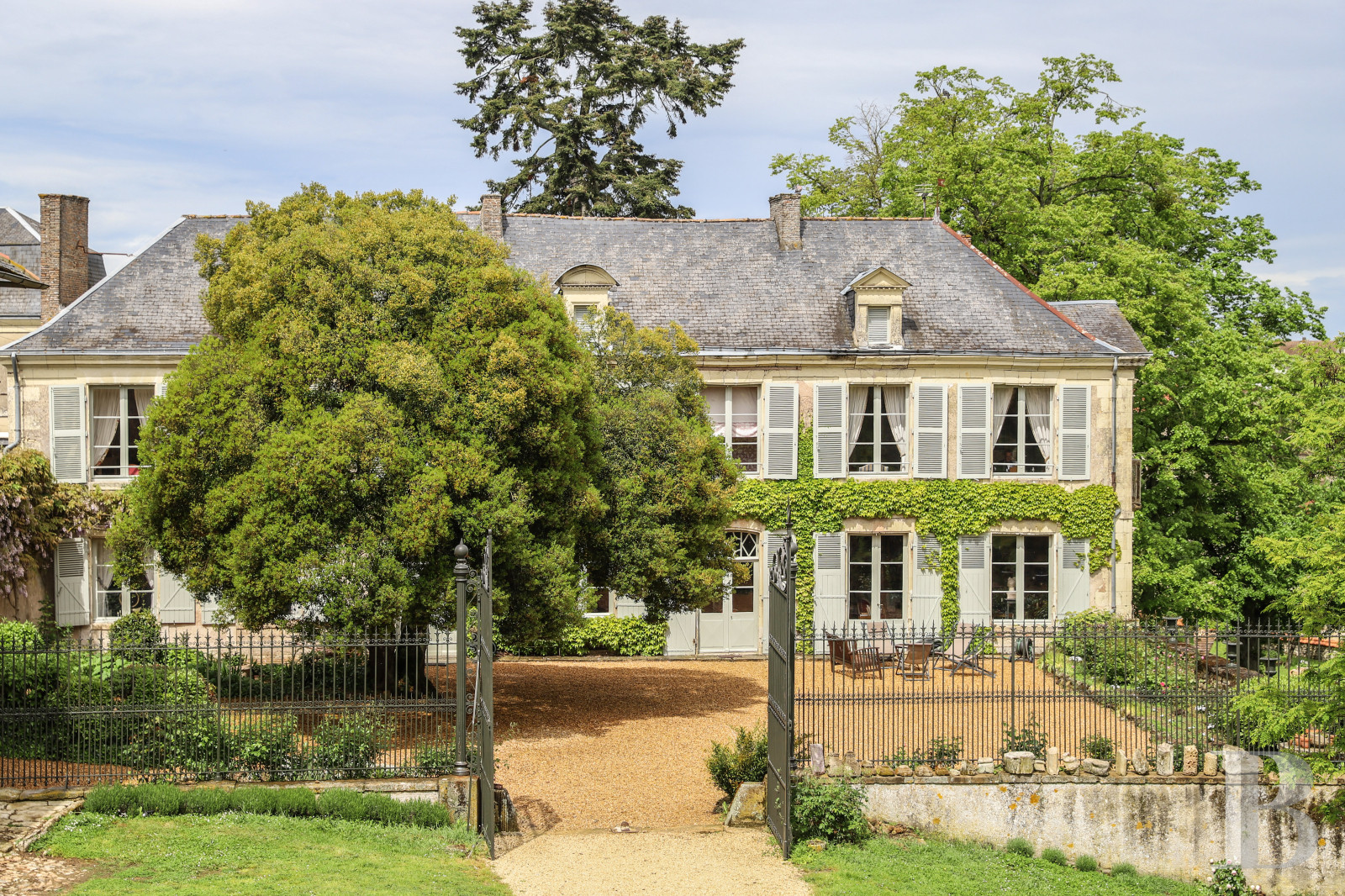 Dans les Deux-Sèvres, à Saint-Jean-de-Thouars, une maison de famille du 19e siècle bordée d’un parc - photo  n°5